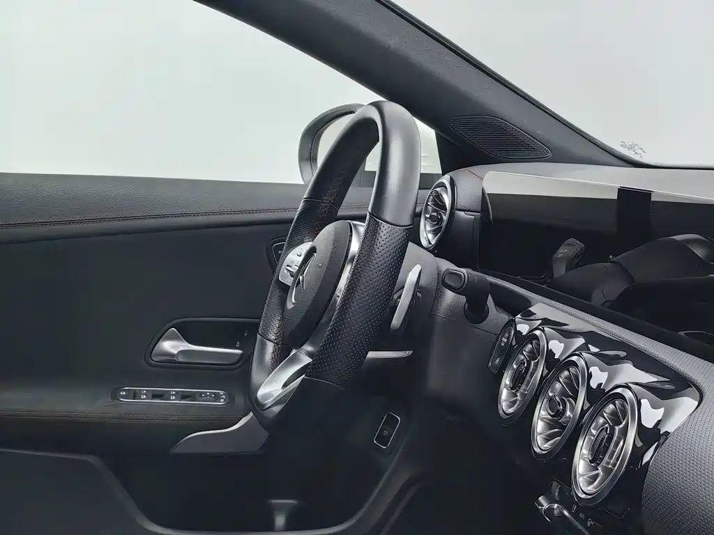 Mercedes-Benz CLA (Import) — миниатюра 22