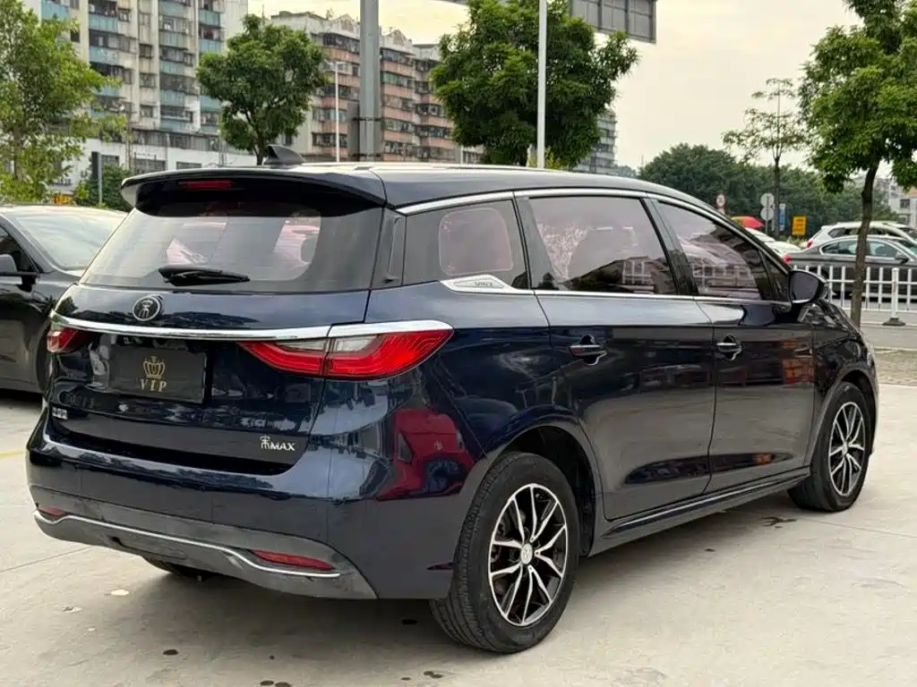 BYD MAX — миниатюра 6