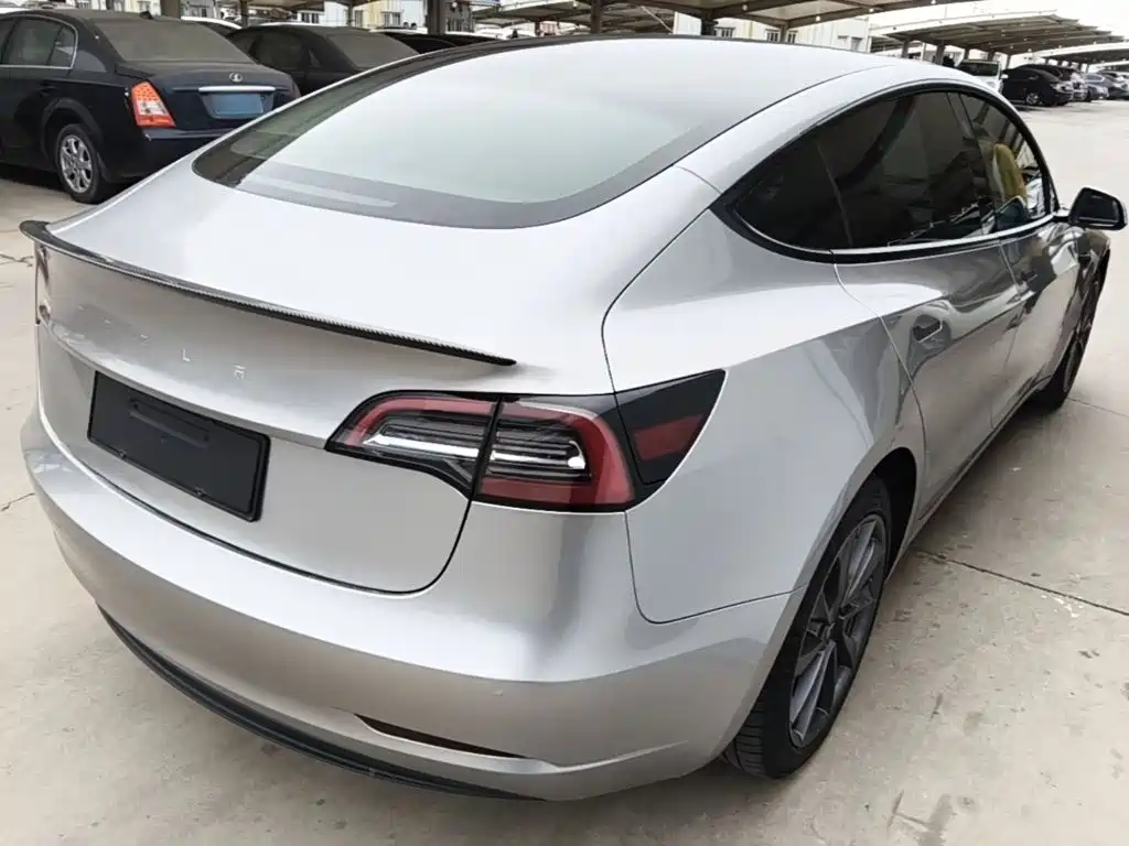 Tesla Model 3 — миниатюра 7