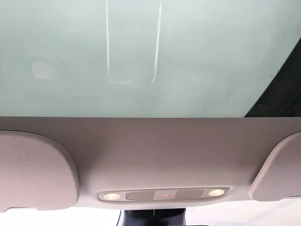 Tesla Model 3 — миниатюра 18