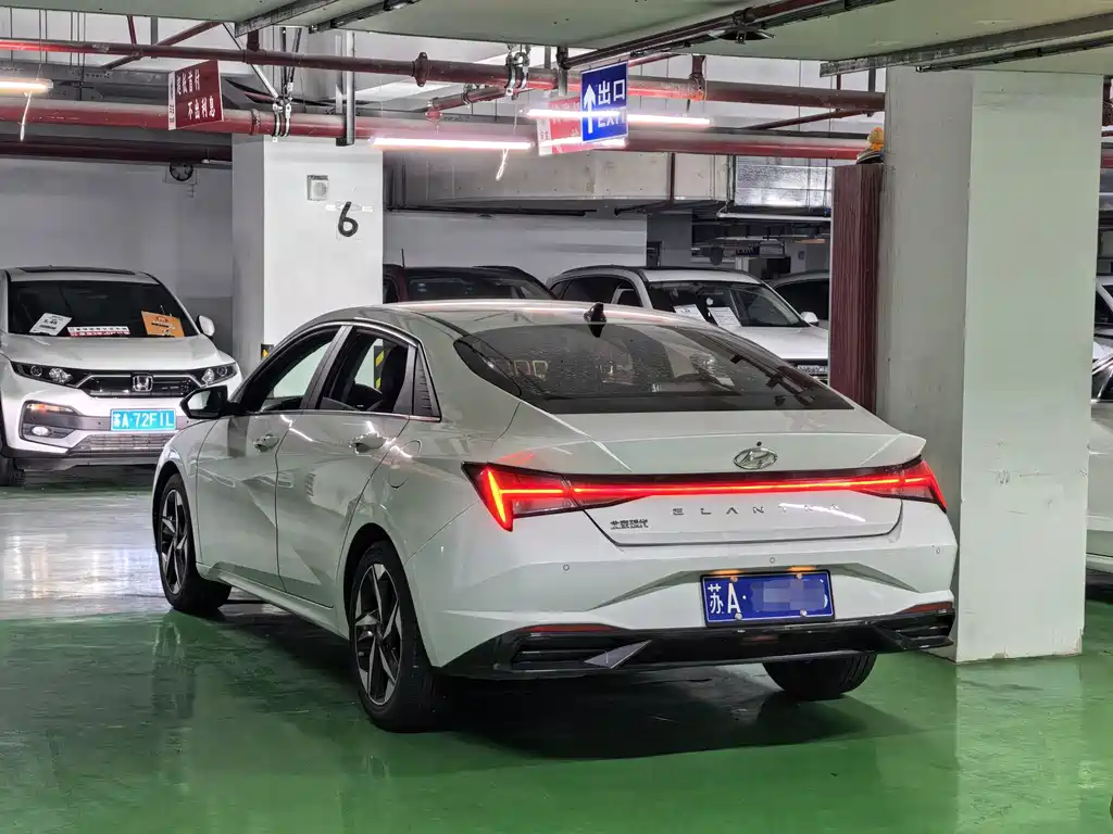 Hyundai Elantra — миниатюра 9