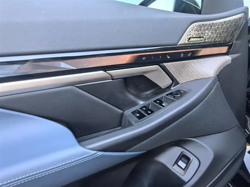 BMW 5 Series — миниатюра 18