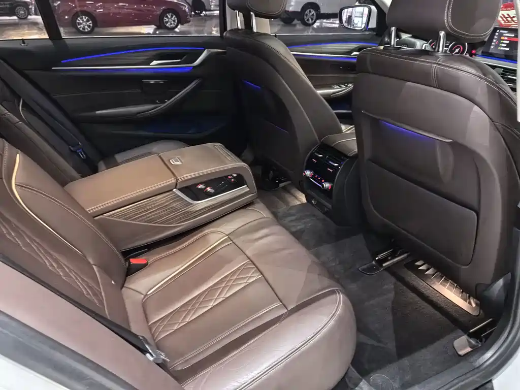 BMW 5 Series New Energy — миниатюра 18