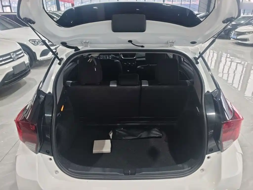 Toyota Yaris L — миниатюра 19