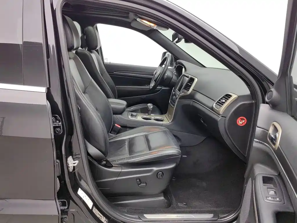 Jeep Grand Cherokee (Import) — миниатюра 23