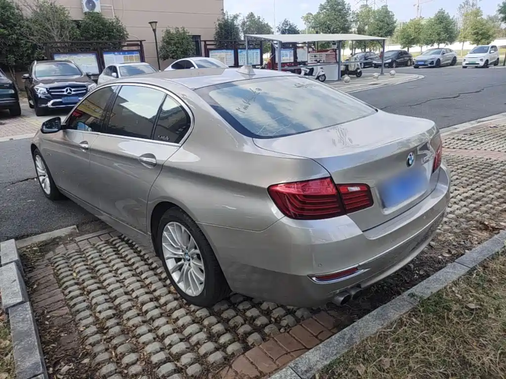 BMW 5 Series — миниатюра 5