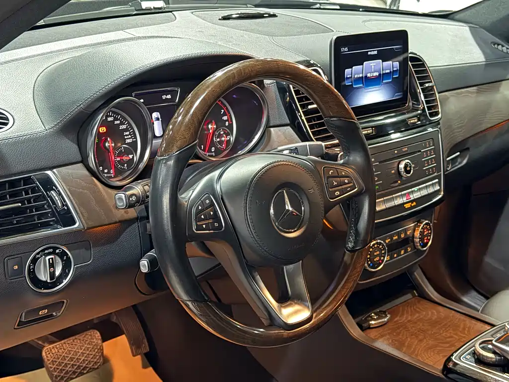 Mercedes-Benz GLS — миниатюра 11