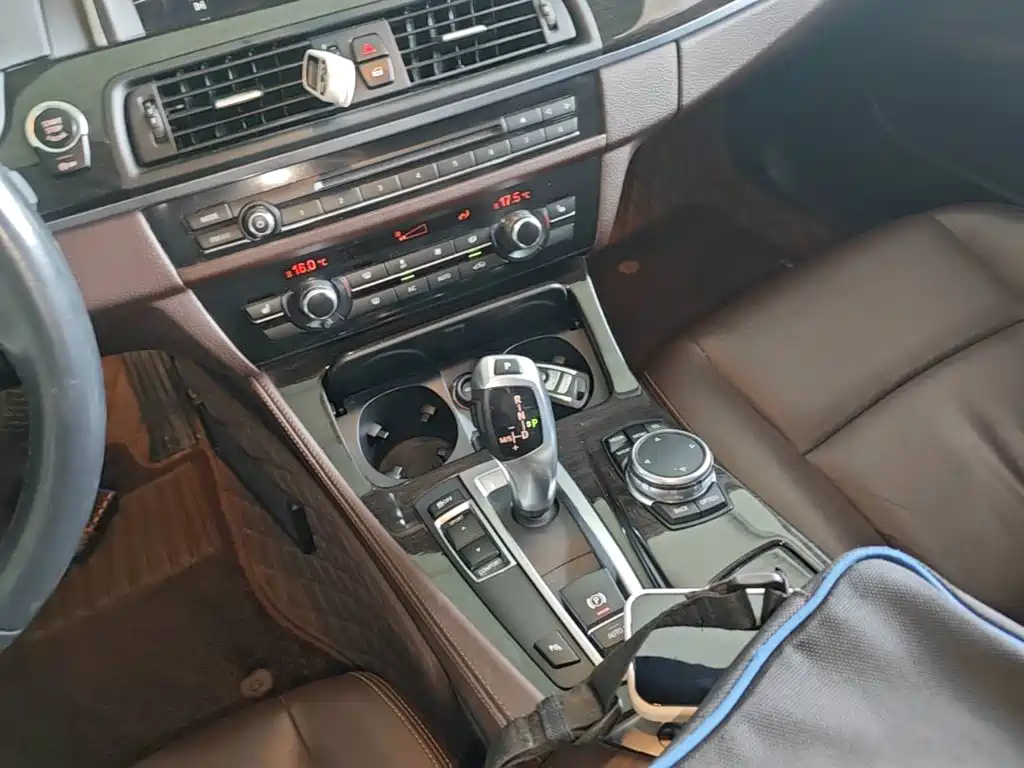 BMW 5 Series — миниатюра 14