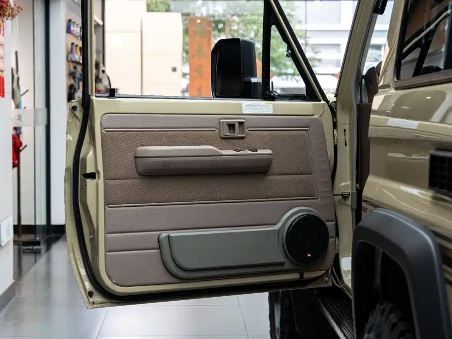 Toyota Land Cruiser — миниатюра 10