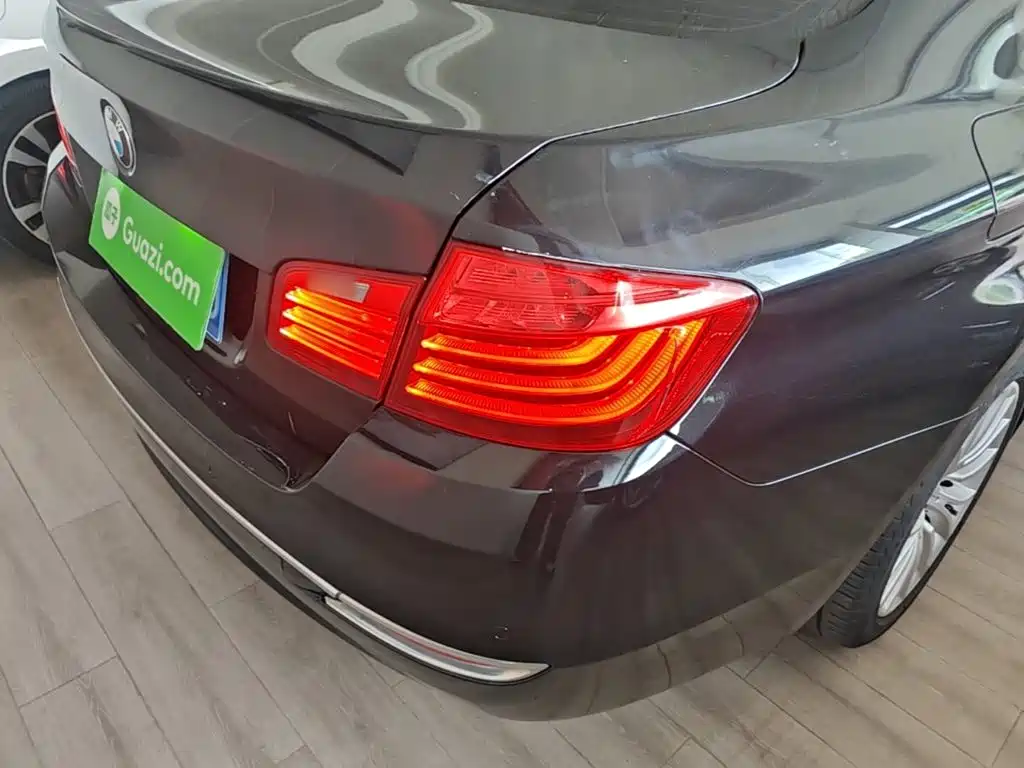 BMW 5 Series — миниатюра 8