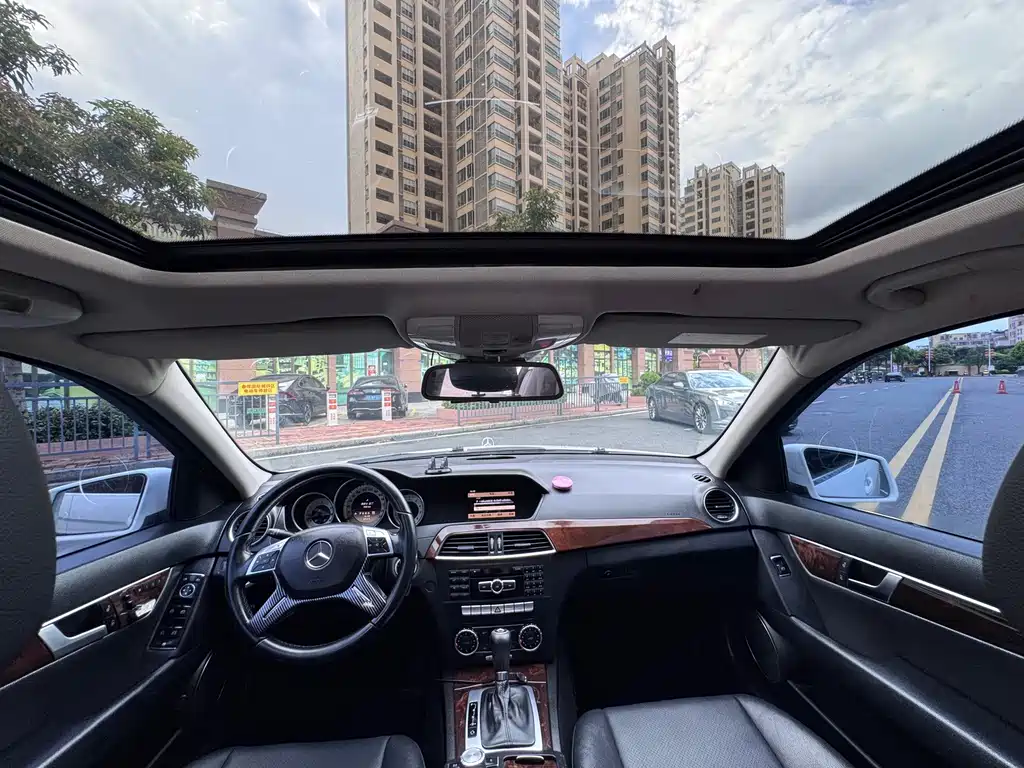 Mercedes-Benz C-Class — миниатюра 12