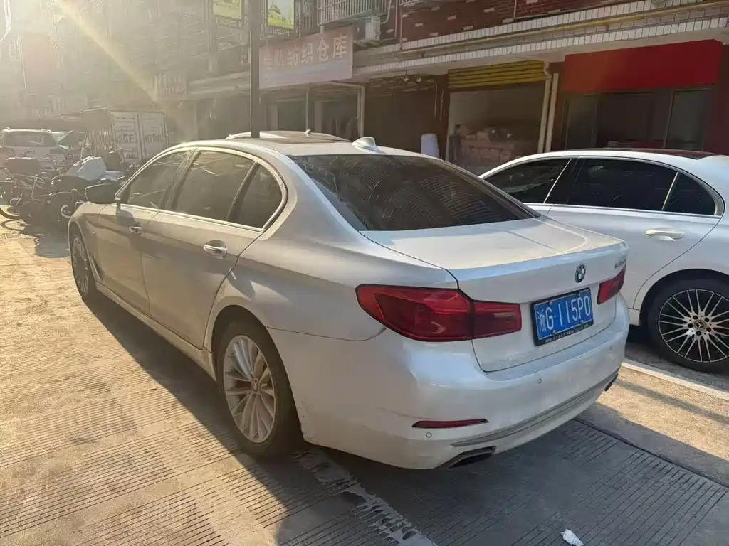 BMW 5 Series — миниатюра 6