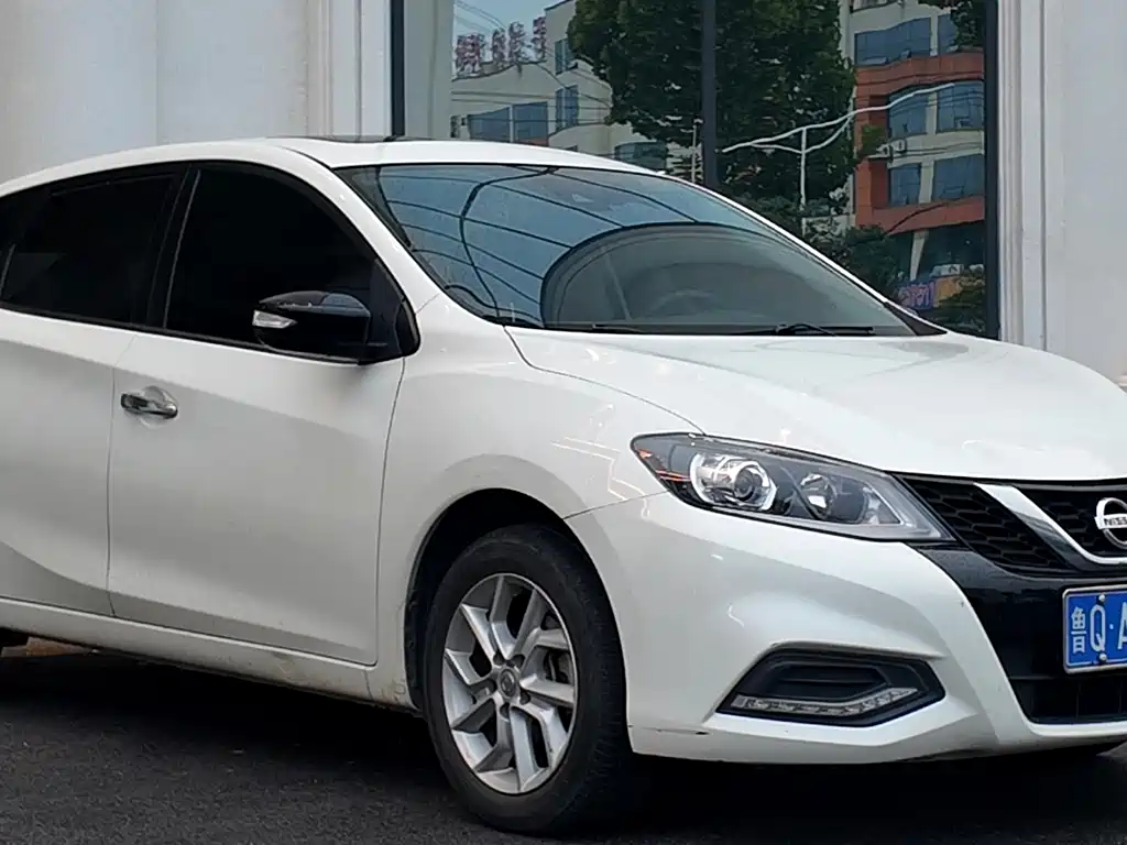 Nissan Tiida — миниатюра 3