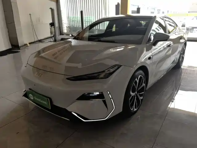 2025 Geely Galaxy E8