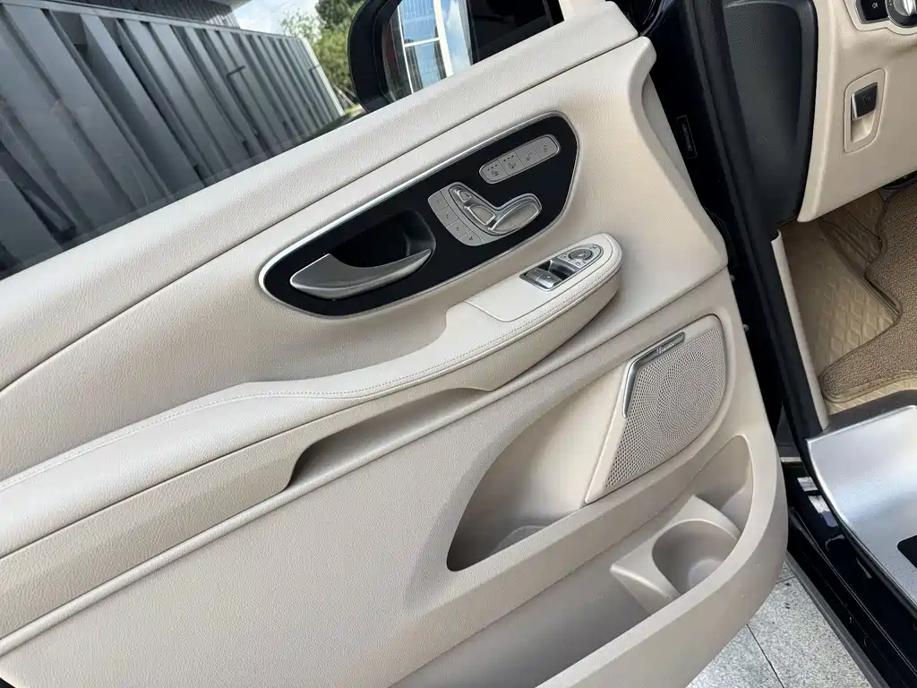 Mercedes-Benz V-Class — миниатюра 16