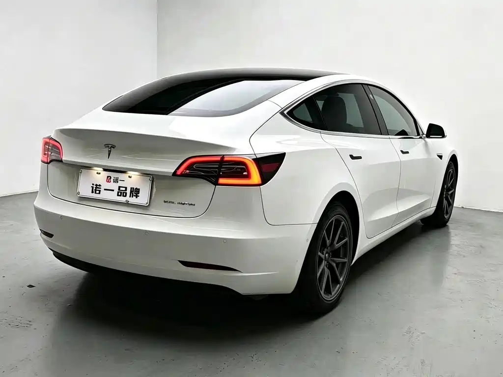 Tesla Model 3 — миниатюра 5