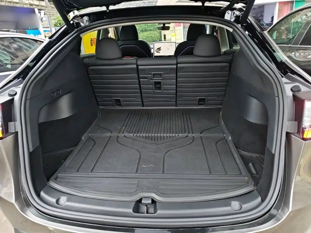 Tesla Model Y — миниатюра 19