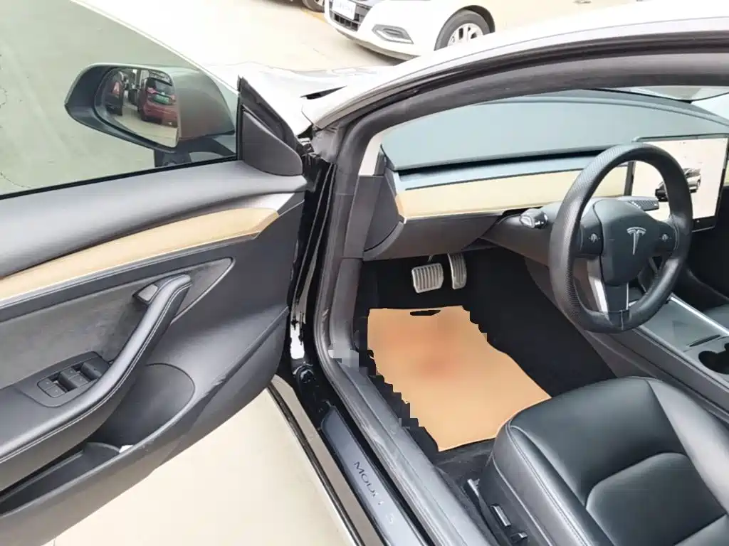 Tesla Model 3 — миниатюра 16