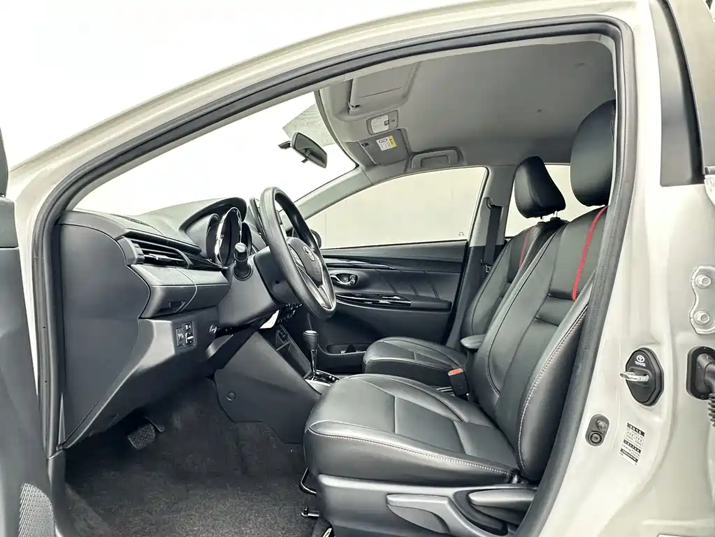 Toyota Yaris L — миниатюра 4