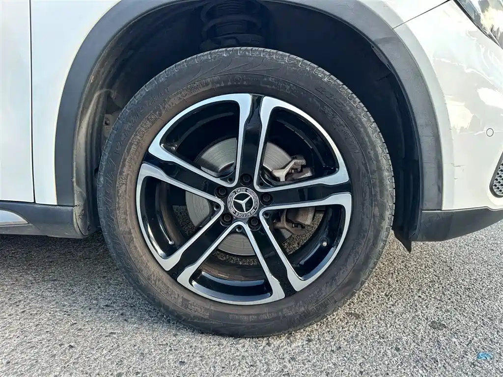 MERCEDES-BENZ  GLA