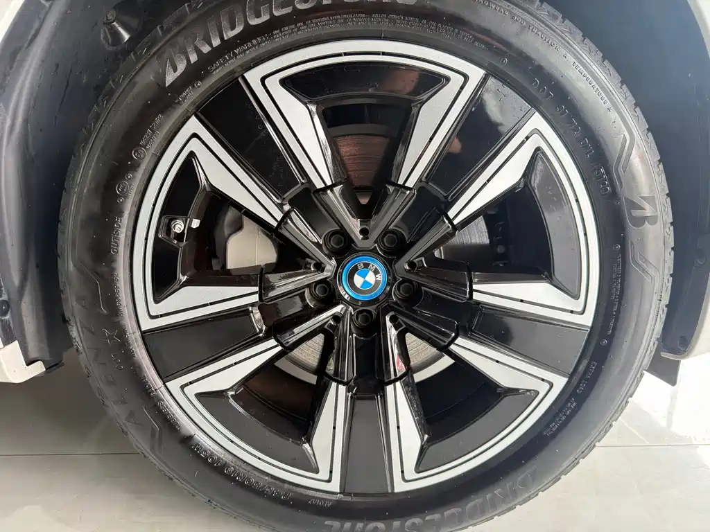BMW iX3 — миниатюра 8