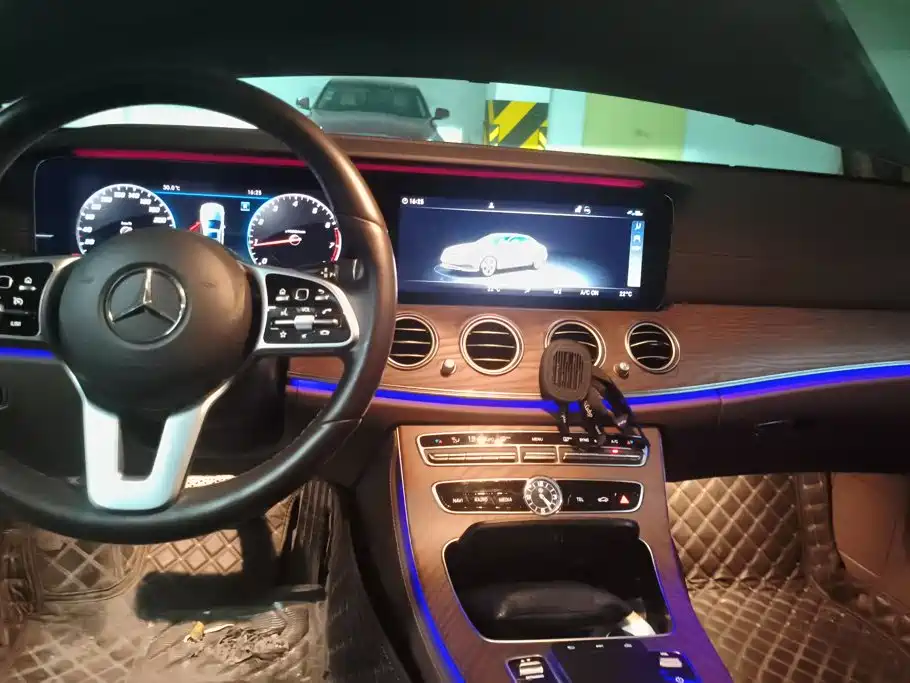 Mercedes-Benz E-Class — миниатюра 13