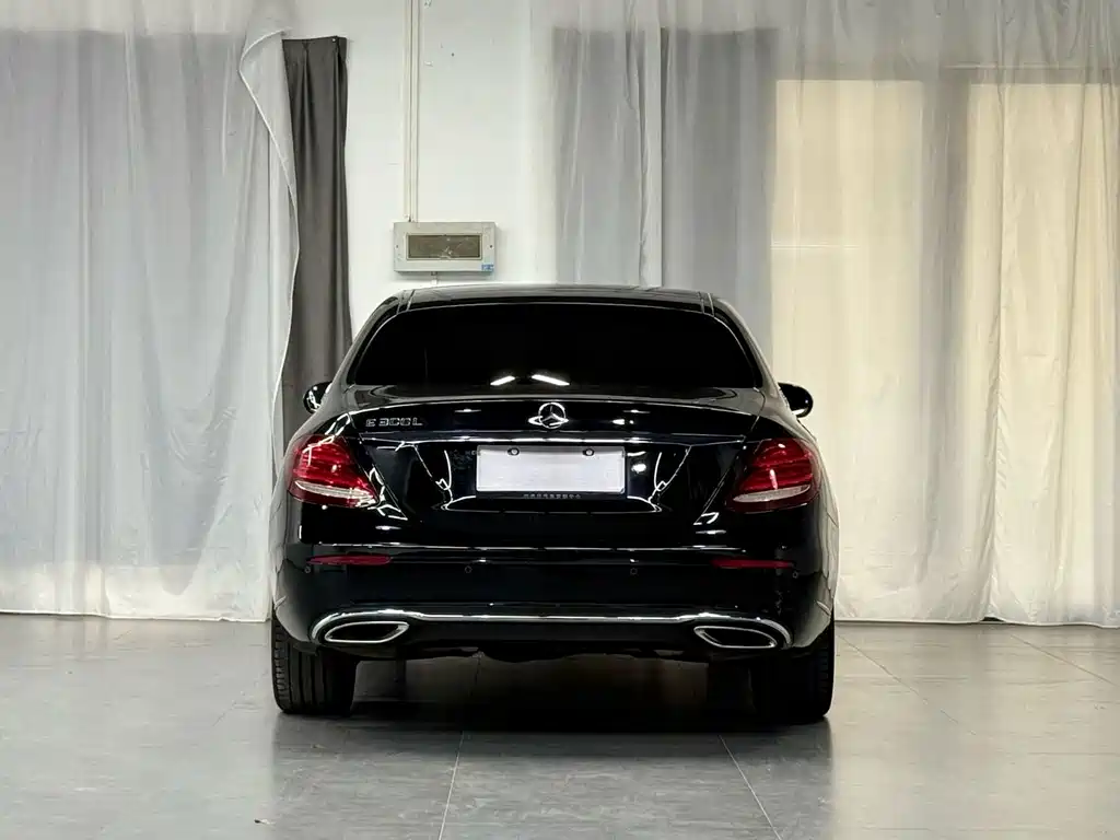 Mercedes-Benz E-Class — миниатюра 9