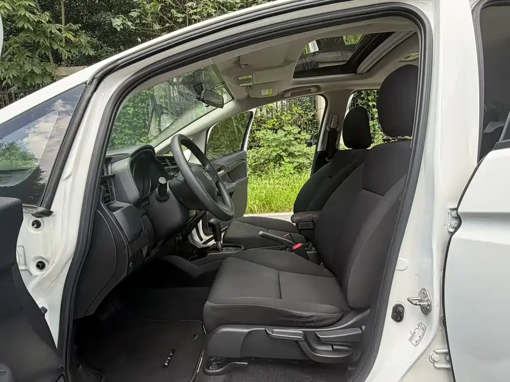Honda Fit — миниатюра 7