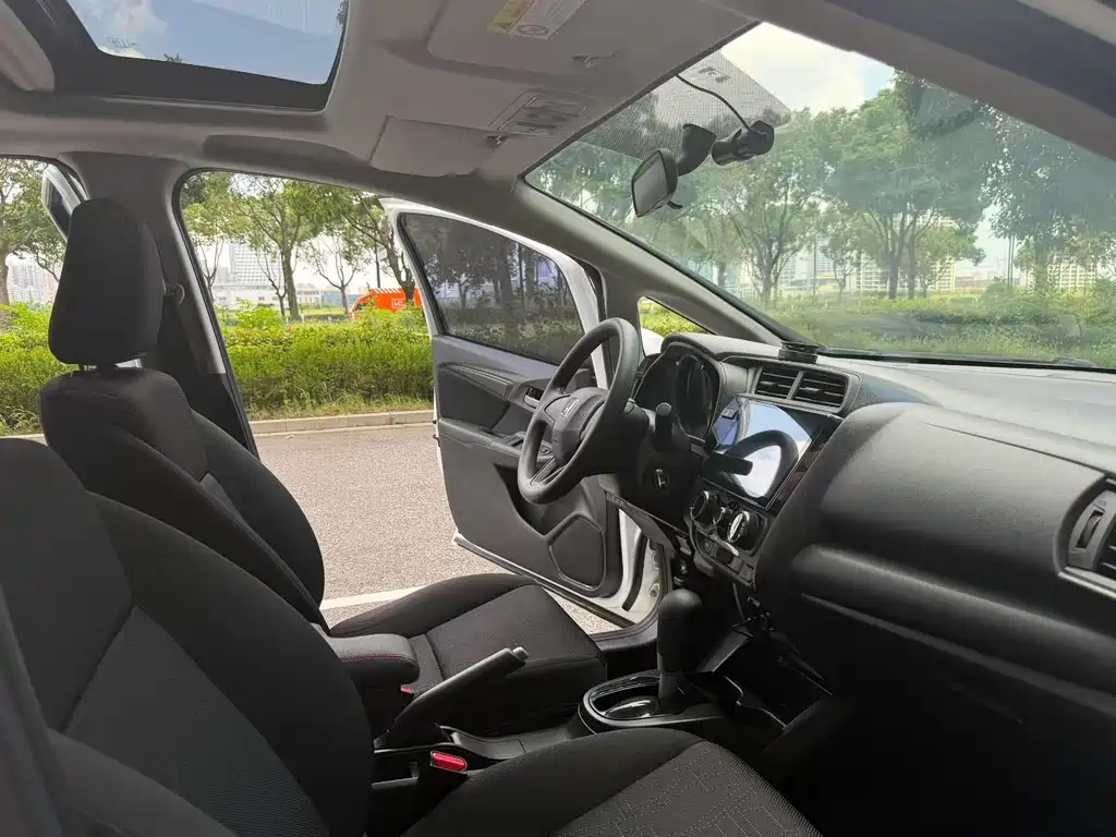 Honda Fit — миниатюра 8