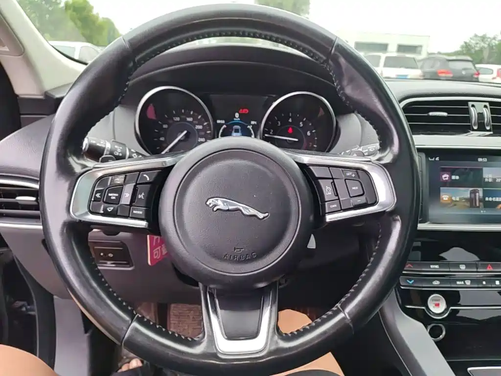 Jaguar F-PACE — миниатюра 11