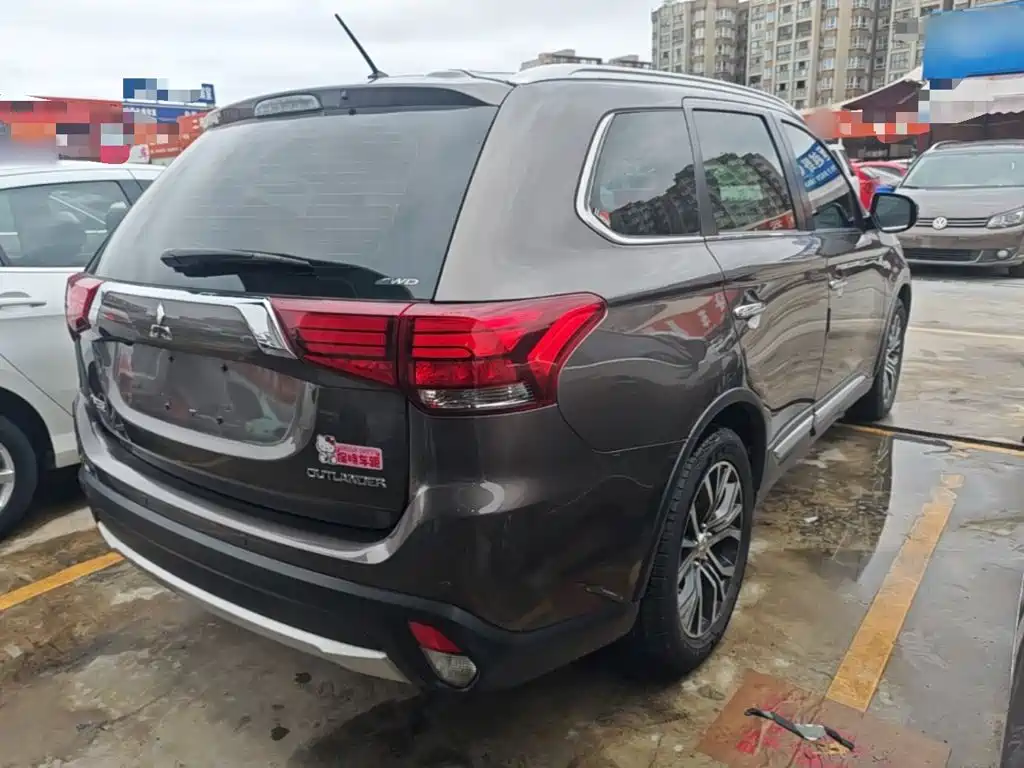 Mitsubishi Outlander — миниатюра 7