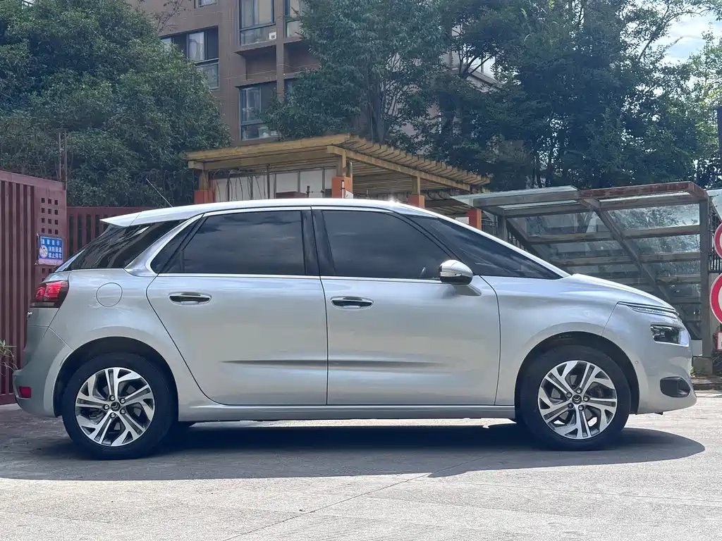 Citroen C4 Picasso — миниатюра 13