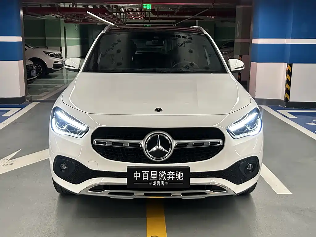 MERCEDES-BENZ GLA