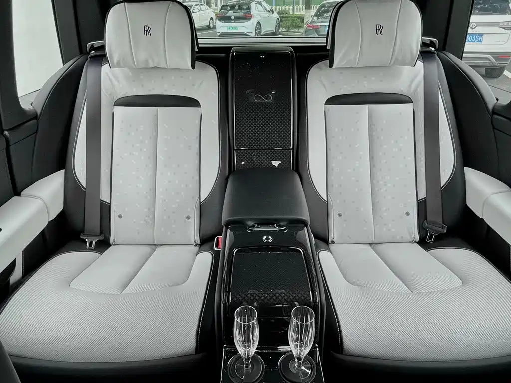 Rolls-Royce Cullinan — миниатюра 28