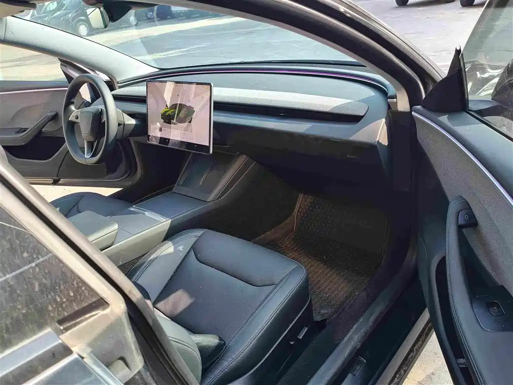 Tesla Model 3 — миниатюра 9