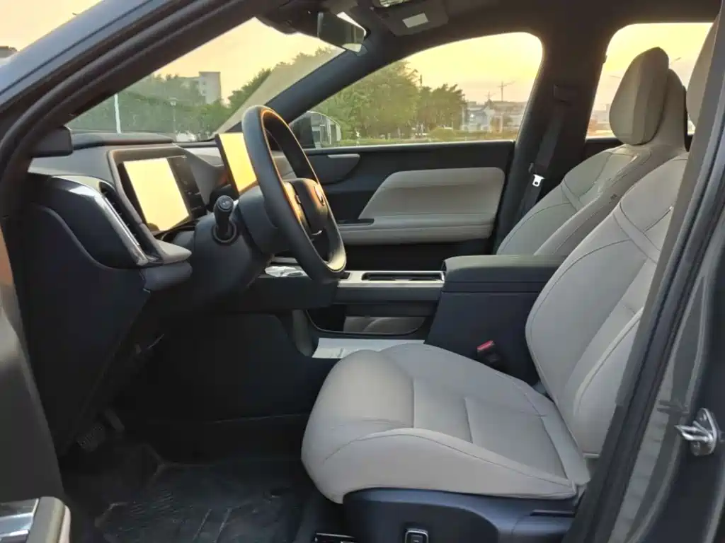 Volvo XC70 PHEV — миниатюра 12