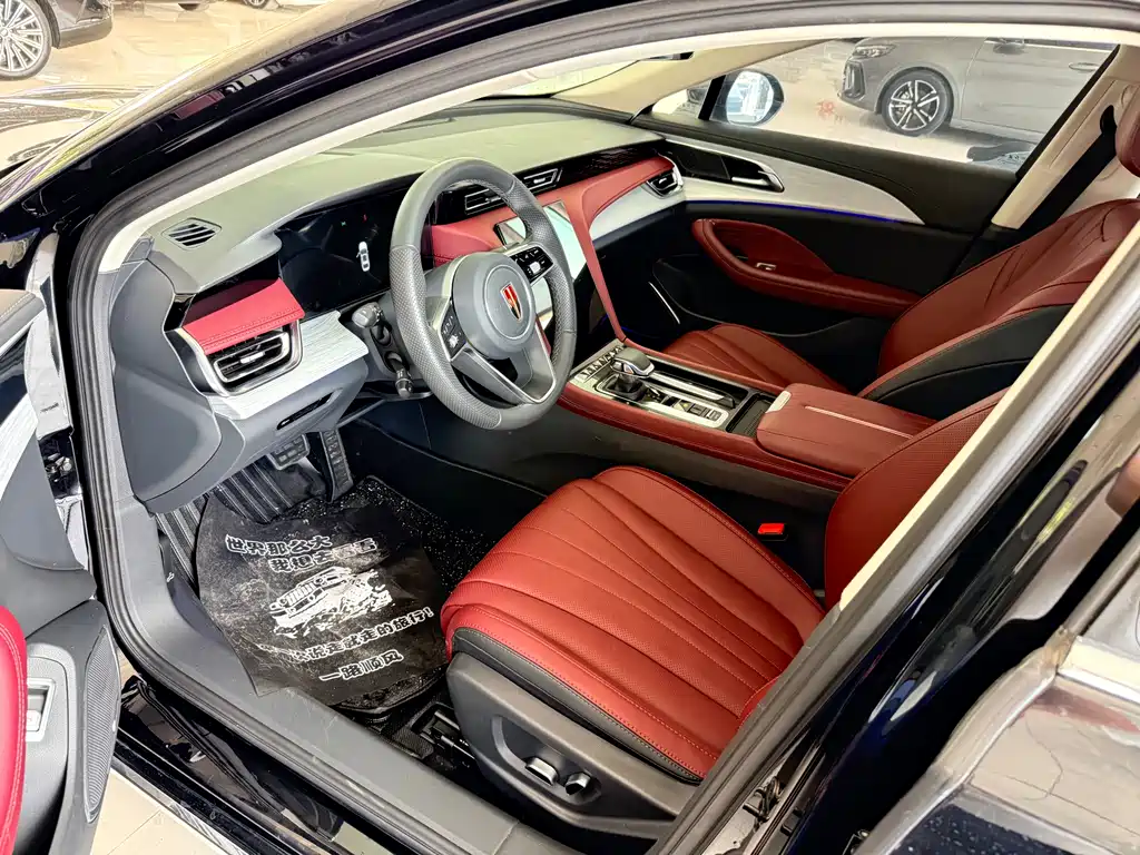 Hongqi H5 2025 2.0T AT