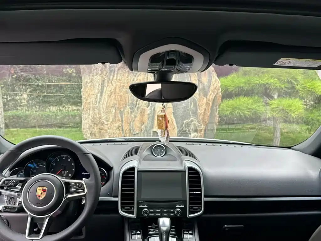 Porsche Cayenne — миниатюра 8