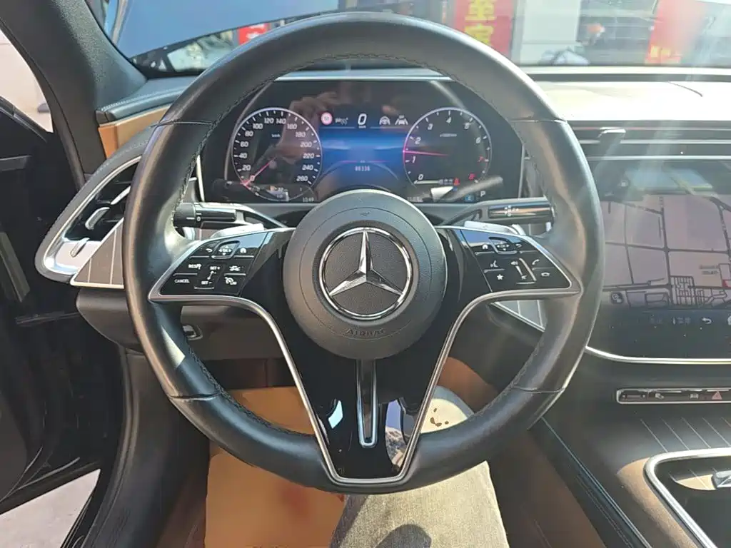 Mercedes-Benz E-Class — миниатюра 11
