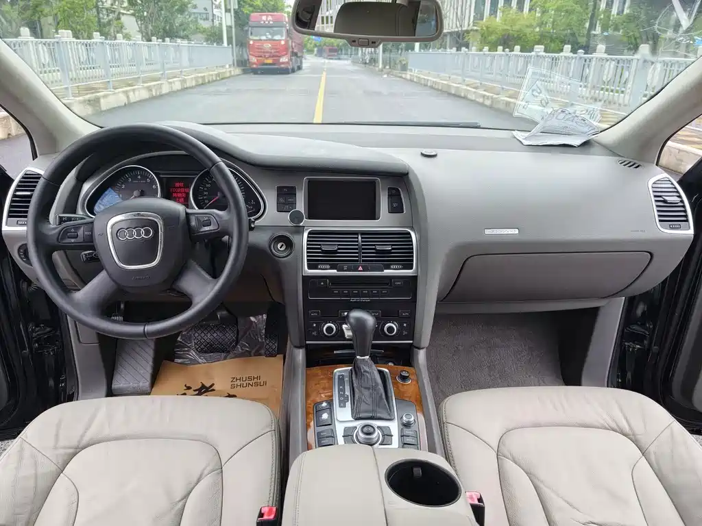 Audi Q7 — миниатюра 10