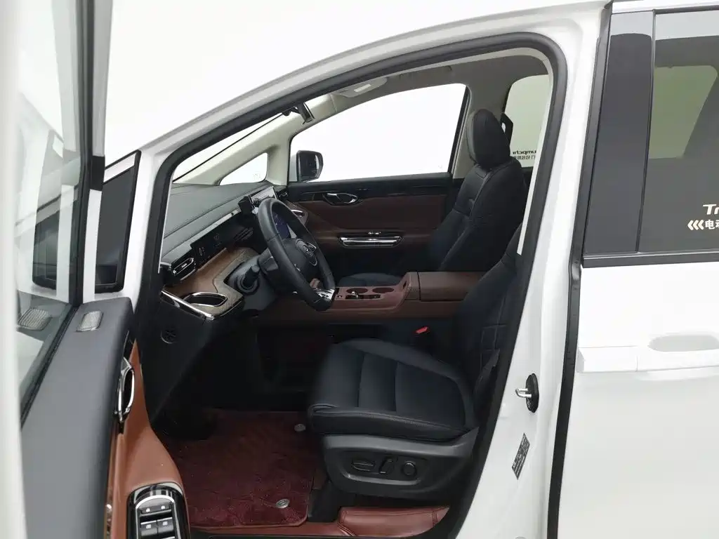 GAC Motor Trumpchi E8 PHEV — миниатюра 10