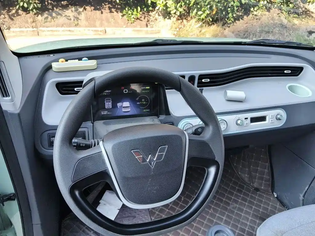 Wuling MINIEV — миниатюра 11