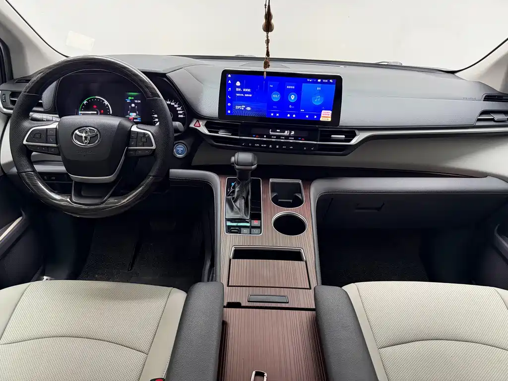 Toyota Sienna — миниатюра 6