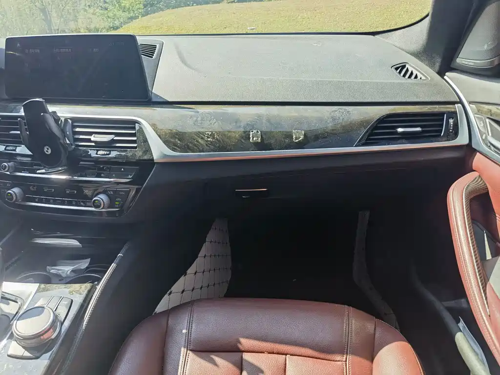 BMW 5 Series — миниатюра 18