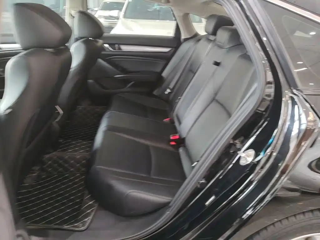 Honda Accord — миниатюра 17