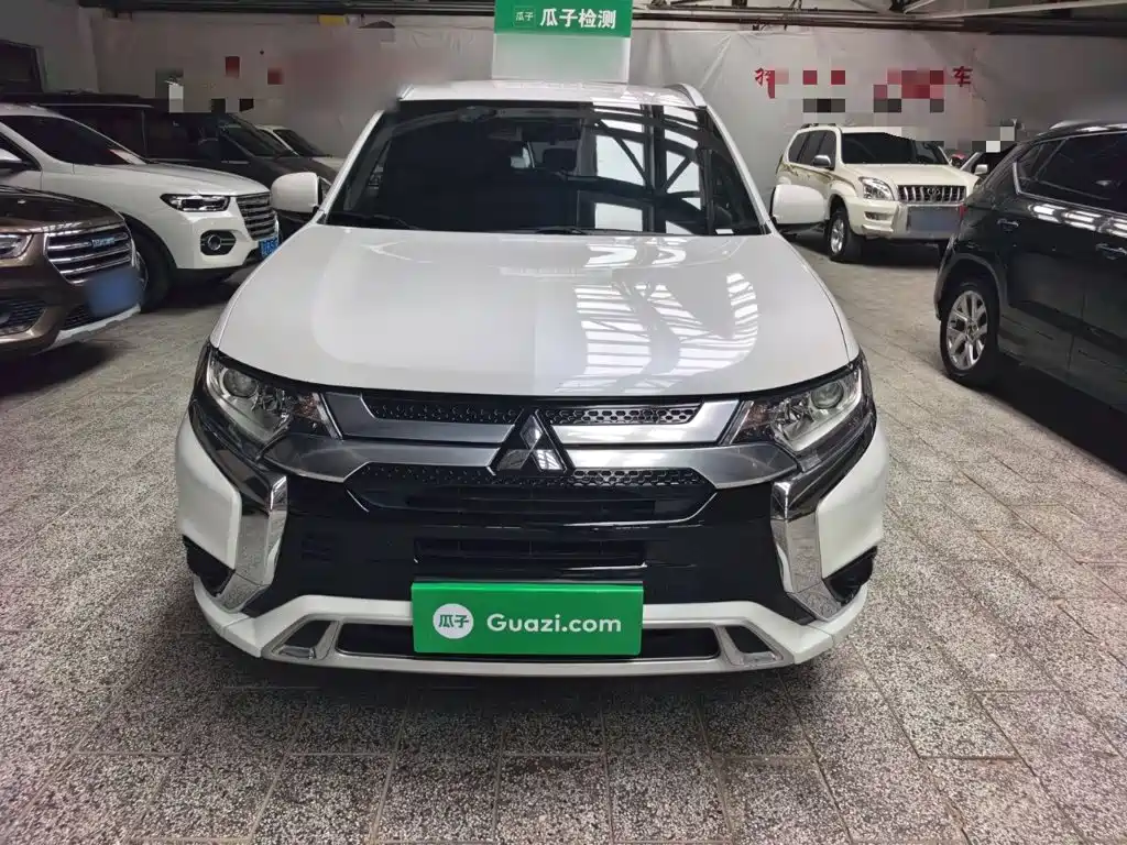 Mitsubishi Outlander — миниатюра 8