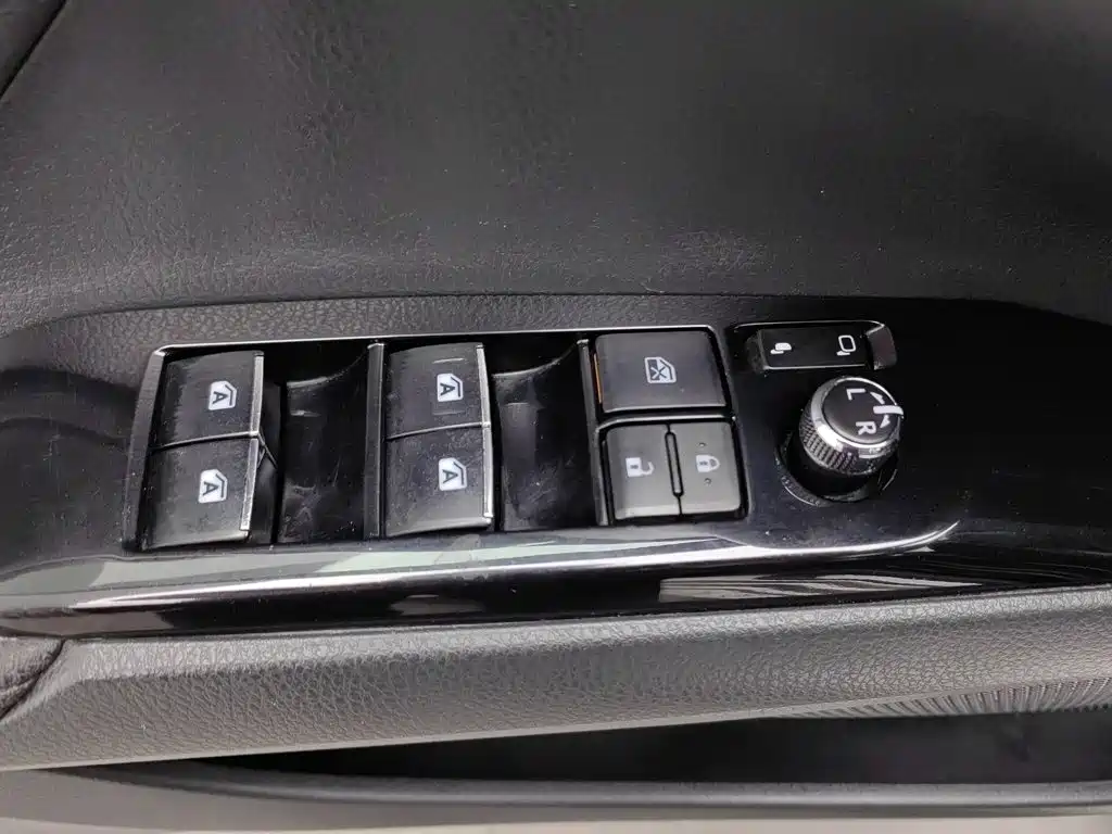 Toyota Camry — миниатюра 9
