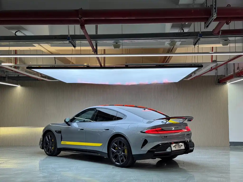 XIAOMI CAR XIAOMI SU7 ULTRA