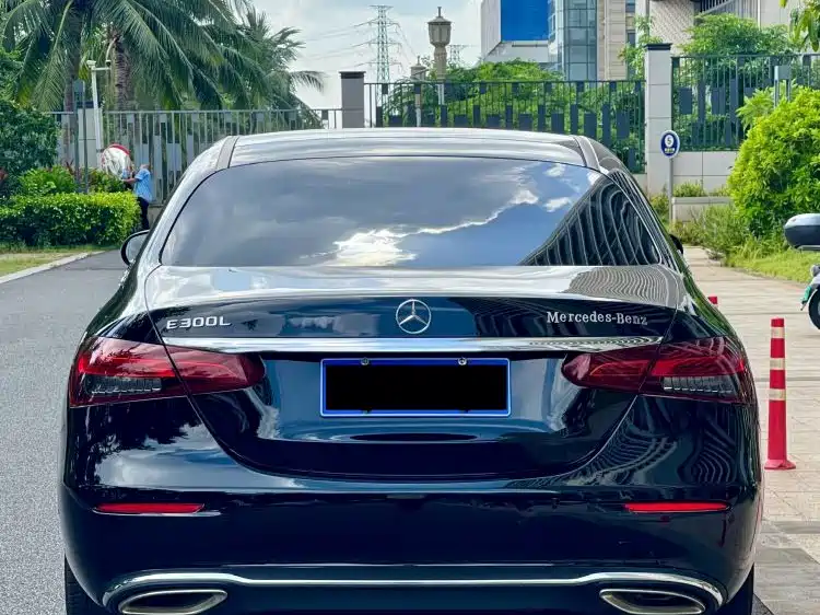Mercedes-Benz E-Class — миниатюра 8