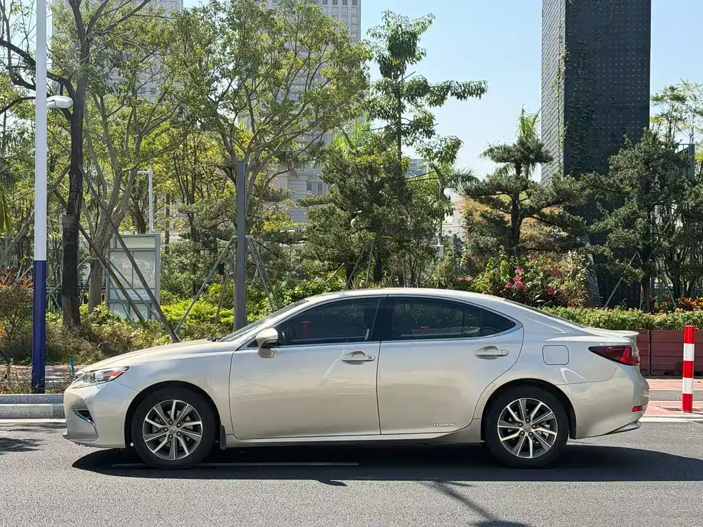Lexus ES — миниатюра 3